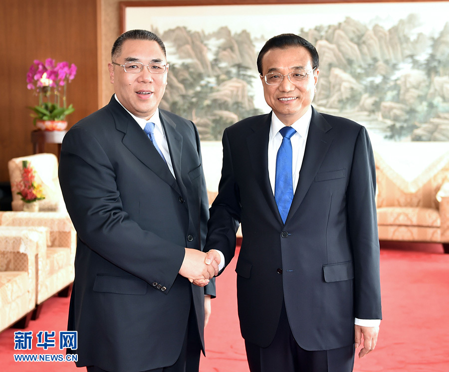李克强会见澳门特别行政区行政长官崔世安