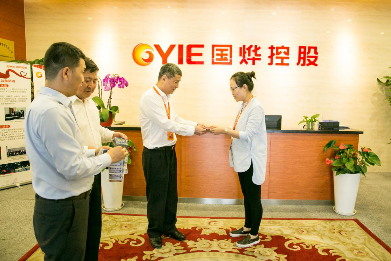 国烨跨境为员工发放节日礼品共度端午佳节