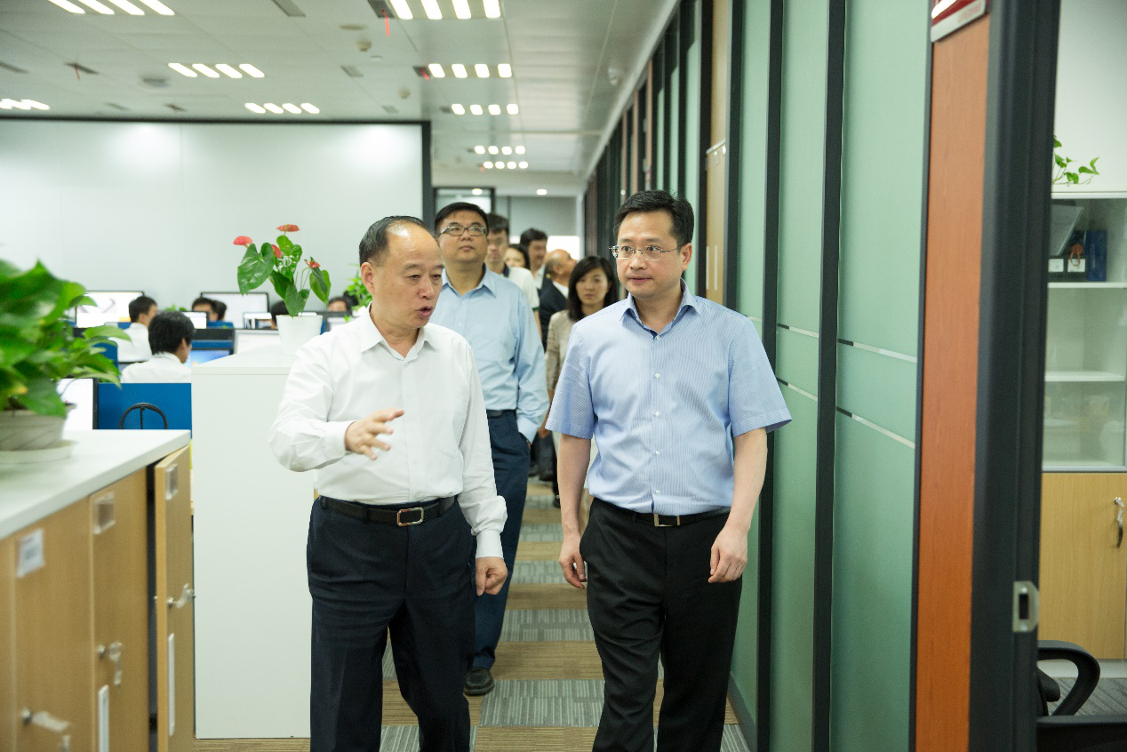 虹口区袁泉副区长一行莅临国烨集团 调研指导工作